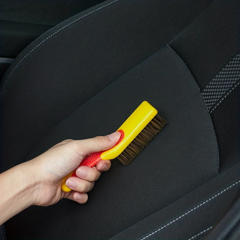 Brosse nettoyage pour les tapis et siège de voiture