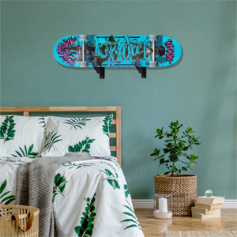 Koova Support mural pour 3 planches à roulettes, Affichage créatif, Rangement de longboard pour la maison ou le garage, Cintre pour scooter, Installation facile – Matériel inclus