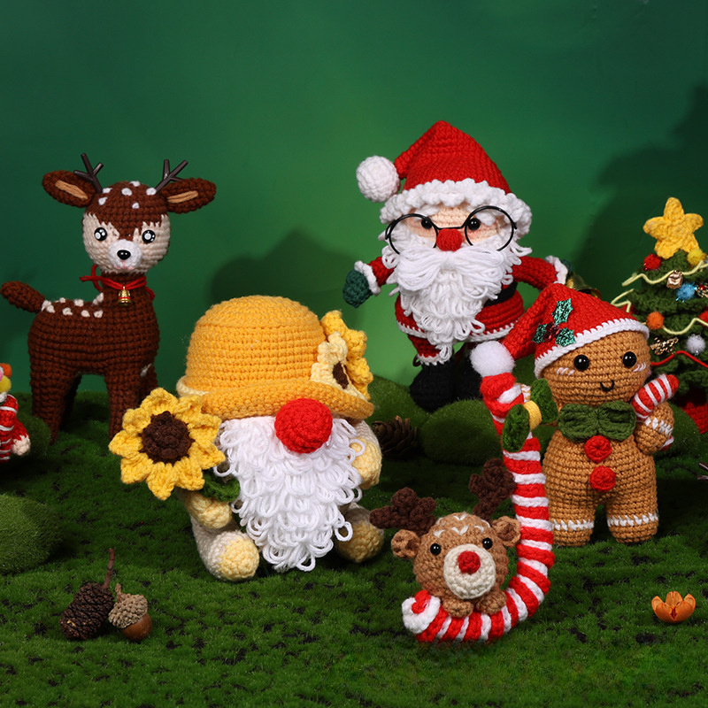 Crochet Kits for Beginners, Christmas Crochet Kits for Adults Beginners,  Complete Complex Christmas Wreath Craft Kit Crochet Starters Kit with  Step-by