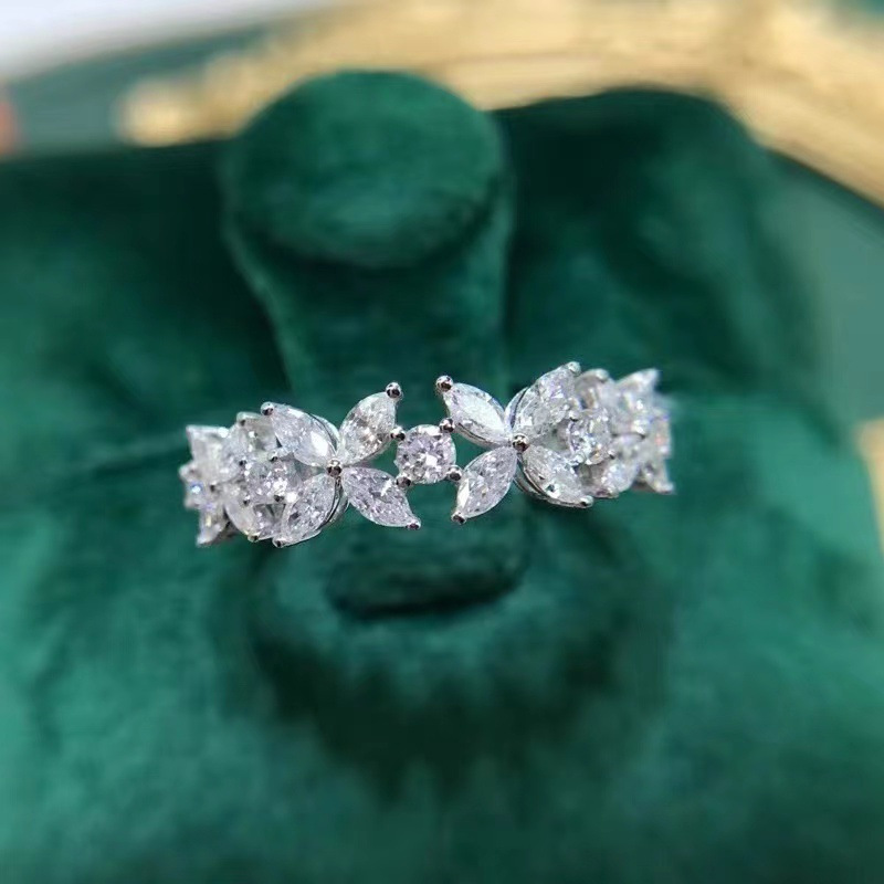 

Elegant Promise Ring Silver Plated Sparkling Flower Design Inlaid Shining Gemstone Engagement/ Wedding Ring Evening Party Decor