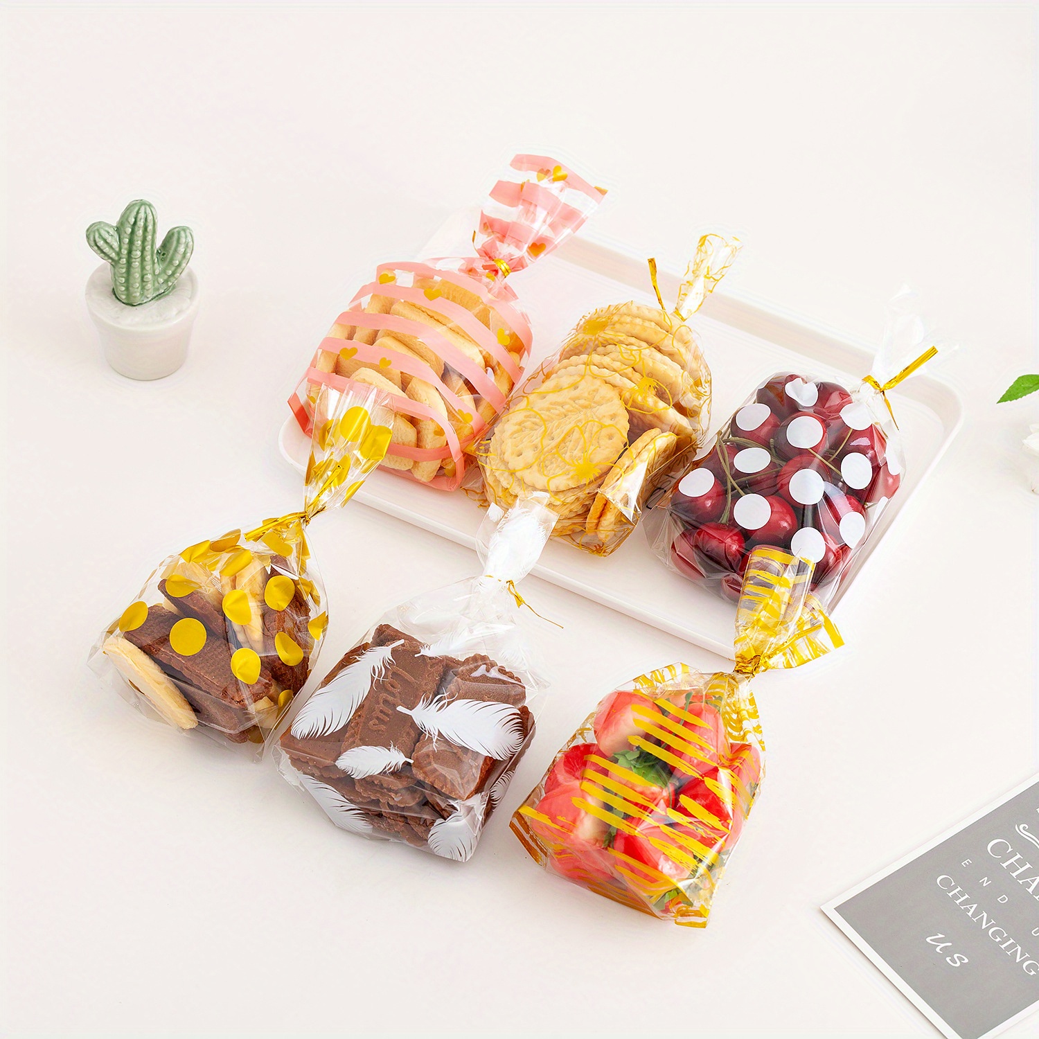 Custom OPP Plastic Treat Bags with Twist Ties Cello Cellophane Treat Bags  Candy Bags for Bakery Biscuit Cookies Clear Packaging Pouch - China Snack  Food Bag, Candy Packaging Bag