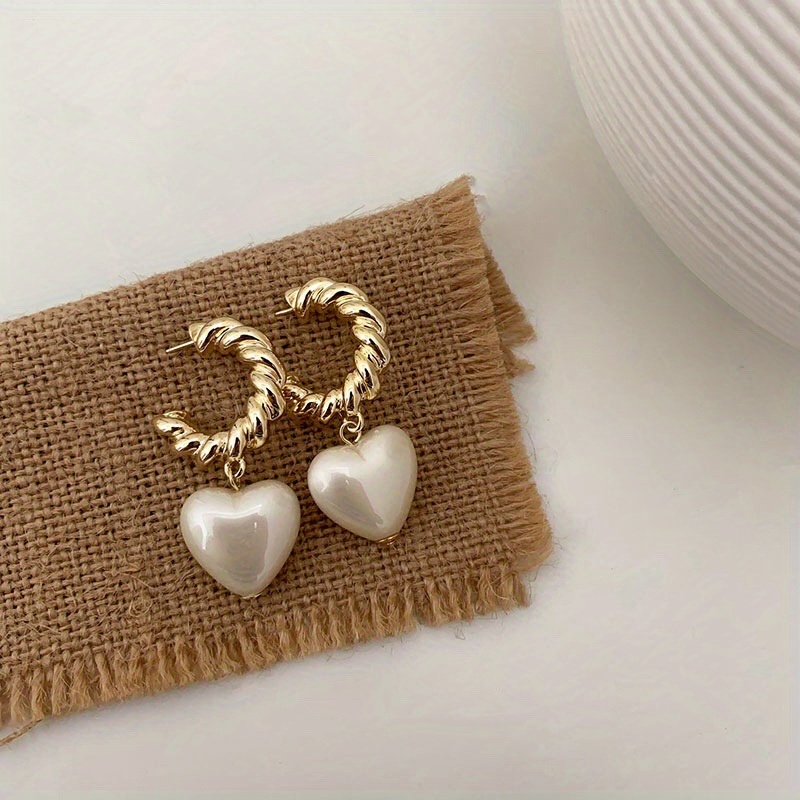 

Cute Faux Pearl Love Earrings, C-shaped Earrings, Retro Heart-shaped Earrings For Women, Great Christmas Halloween Thanksgiving Day Gift, New Year's Gift, Valentine's Day Gift