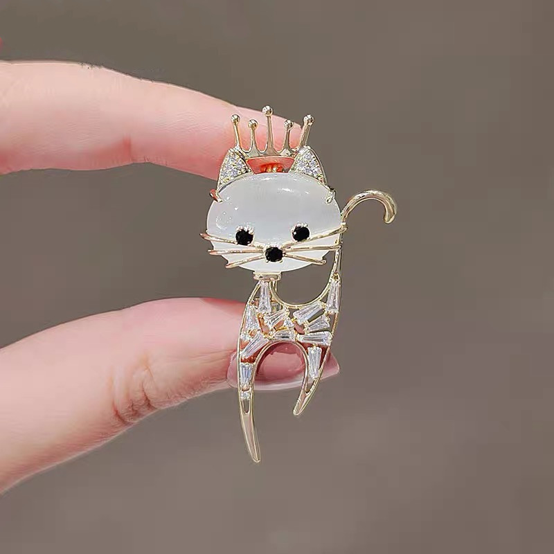 

1pc Cute Kitten Shaped Brooch Inlaid With Shiny Rhinestone Clothing Lapel Pin For Women Dress Coat Sweater Corsage Accessories