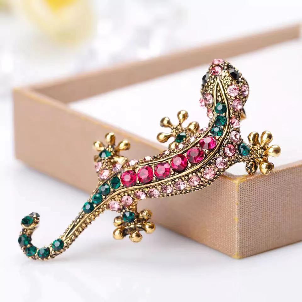 

1pc Retro Lizard Shaped Brooch Decorated With Shiny Rhinestone Clothing Lapel Pin For Women