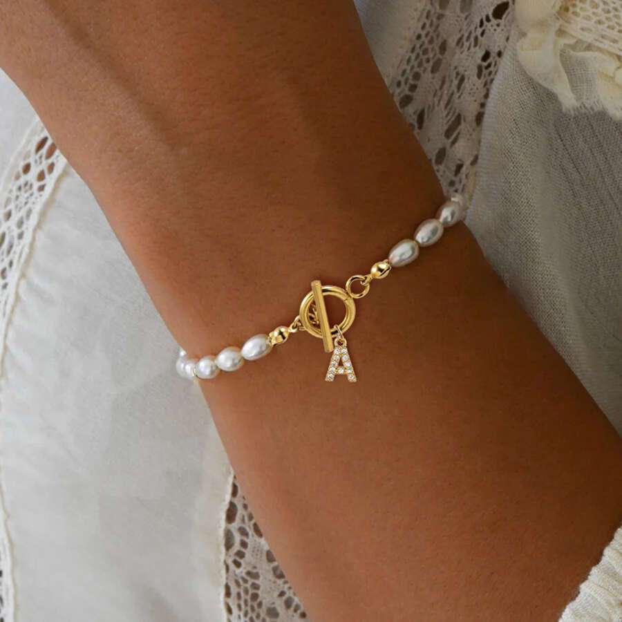 

Elegant Cz Letter Pendant Beaded Bracelet With White Ffaux Pearls Beads Simple Style Hand String Jewelry Party Favors