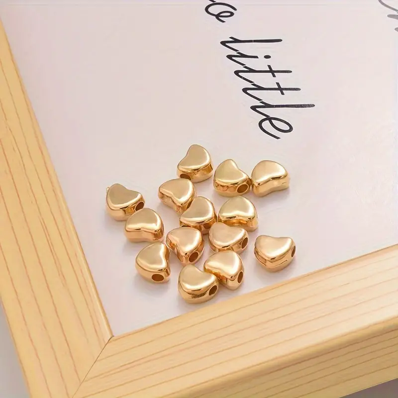 Perline lettere di plastica forma cuore bianco scritta oro 4 x 7 mm 400 pz  per le tue creazioni!!! Gioie d'Oriente