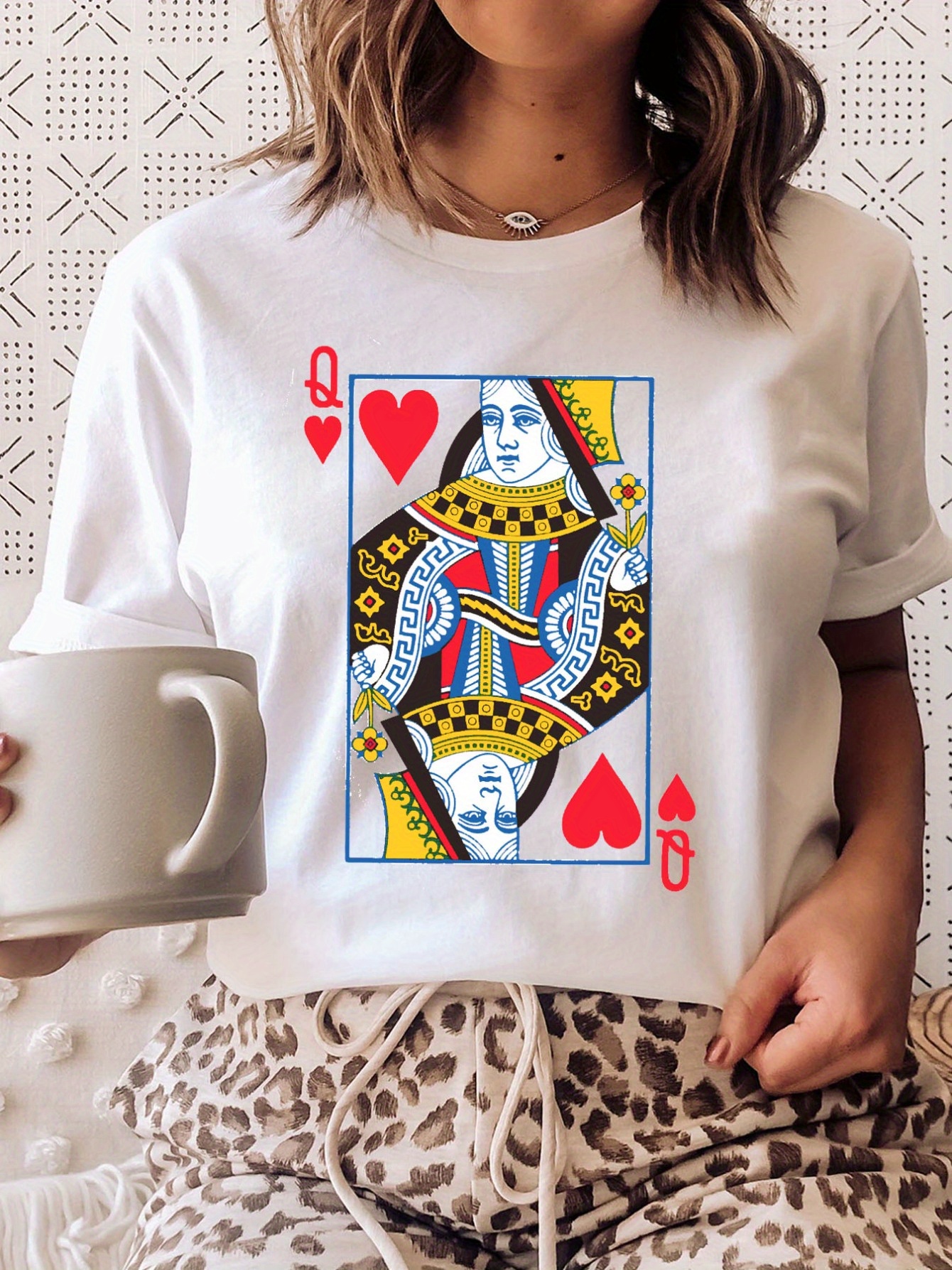 Camiseta reina best sale de corazones