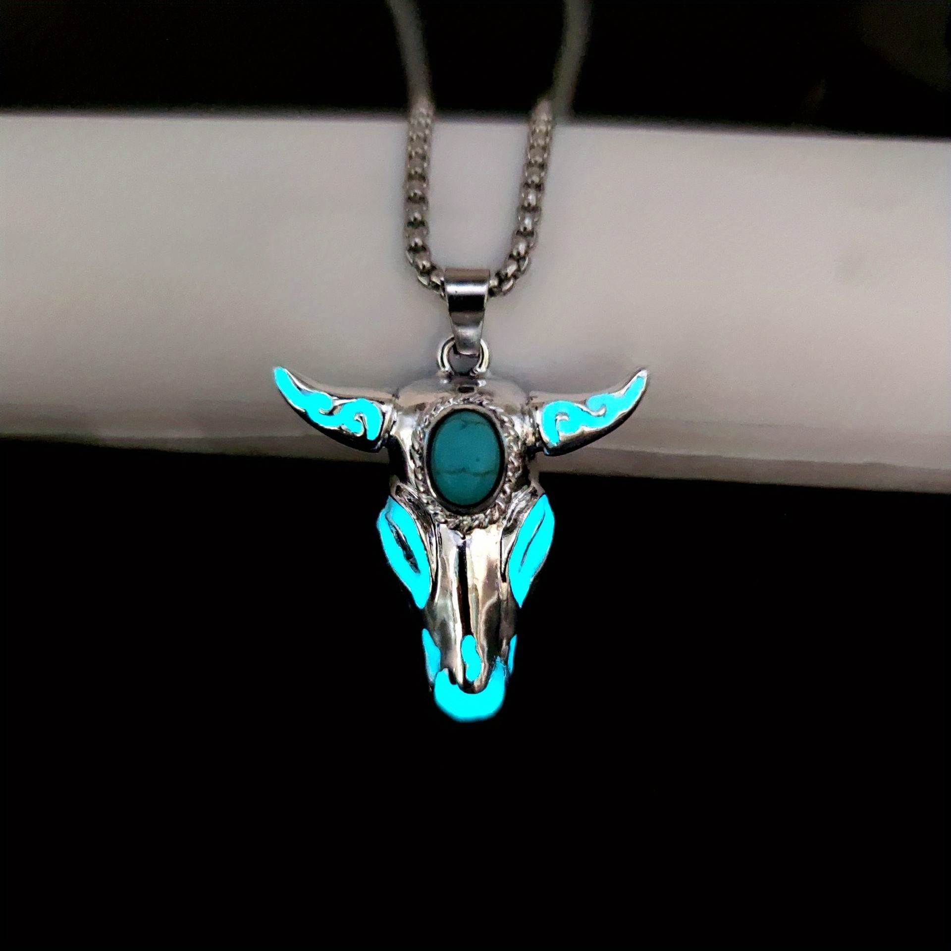 New Unisex Luminous Skull Necklace Vintage Animal Pendant