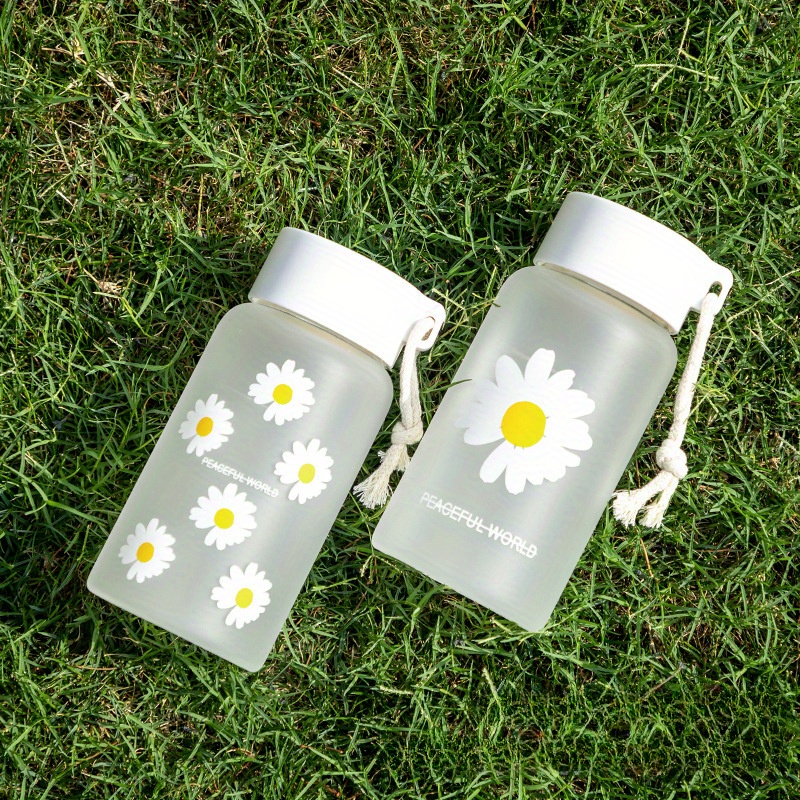 

1pc Daisy Pattern Plastic Water Cup, Frosted Water Cup, Outdoor Water Bottle, 500ml/17oz, Strap Assorted Varieties