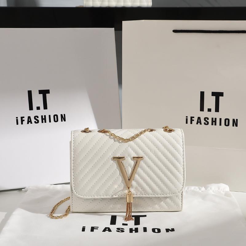 

Trendy Mini Crossbody Bag, Luxury Quilted Shoulder Bag, Women's Tassel Decor Handbag & Flap Purse