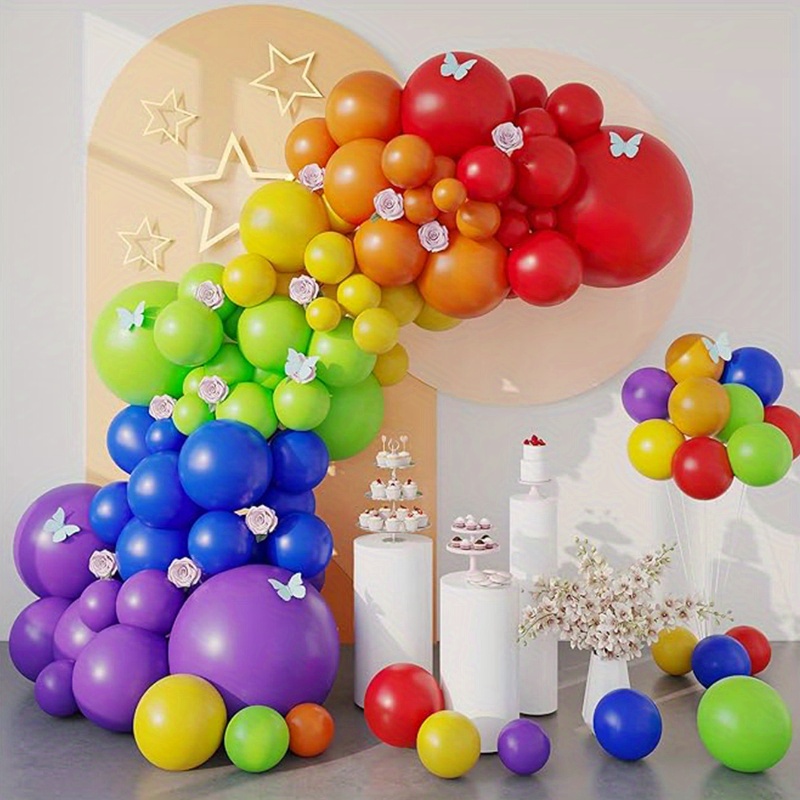 Palloncini per feste di compleanno, anniversari, feste di matrimonio, feste  o decorazioni di carnevale. Volando arcobaleno palloncini colorati con  diverse forme con archi, set di cartoni animati vettoriali Immagine e  Vettoriale 