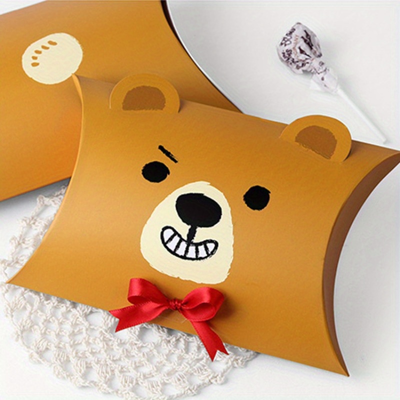 Cartes de Noël avec chocolat en relief dans une boîte dorée, lot