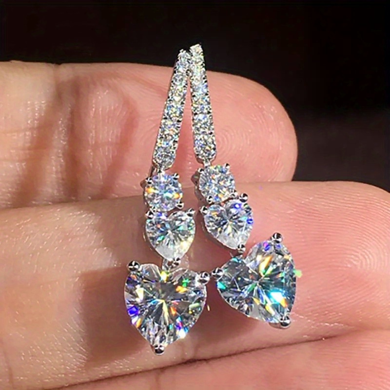 E-shop Elegante herzförmige, funkelnde synthetische Zirkonia-Ohrringe, geeignet für Hochzeitsbankette von Frauen, modische Schmuckstücke, exquisite