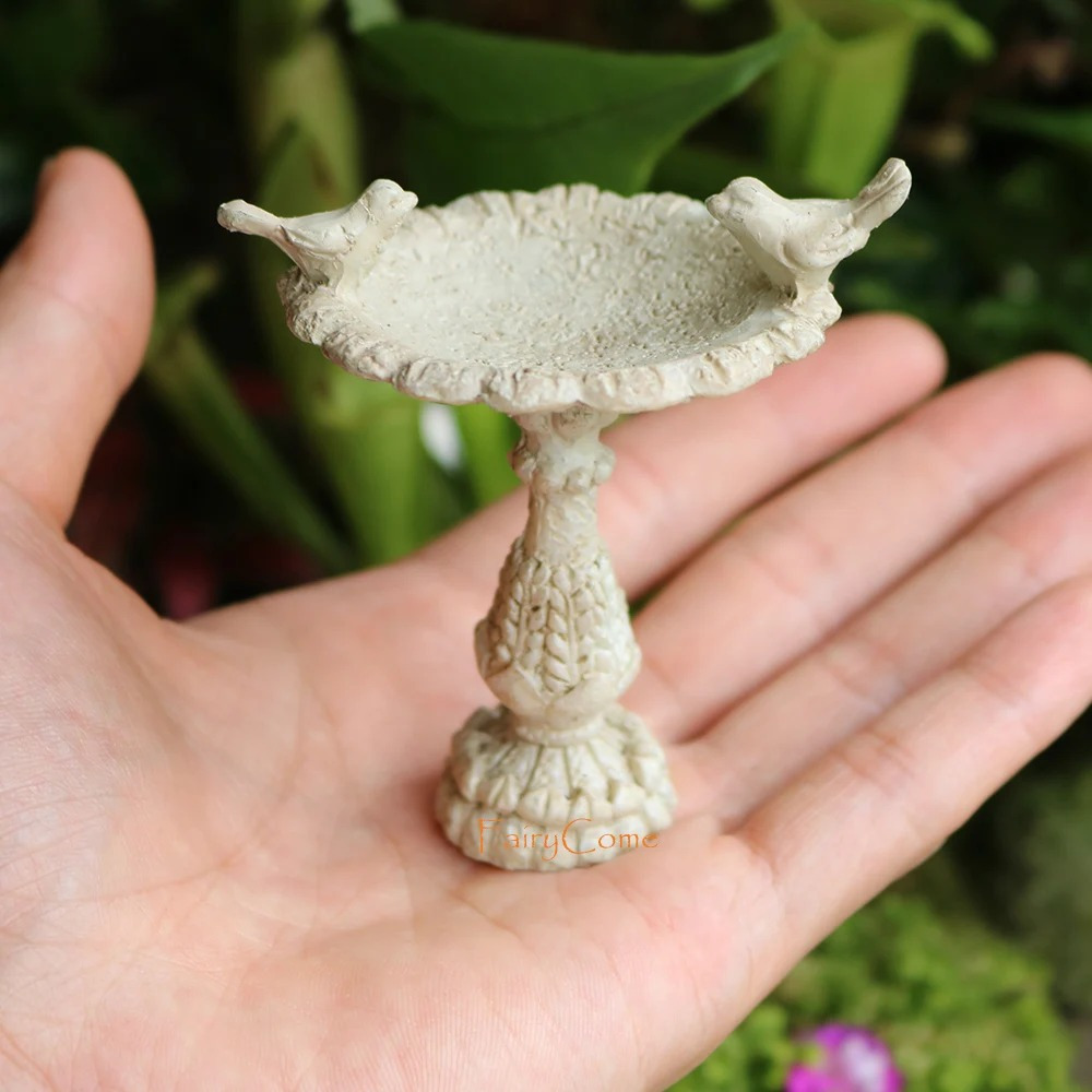 

1pc Fairy Garden Bird Bath Miniature Garden Resin Birdbath Feeder Fountain Bonsai Pot, Mini Garden Decoration, Ornaments Accessories, Mini Simulative Outdoor Garden Pool