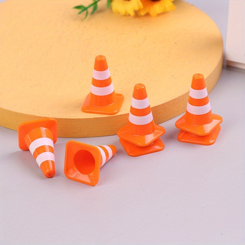 7 Pcs Cônes de circulation miniatures Cônes de construction routière  Enfants Panneaux de signalisation Jouets Enfants Éducatifs Apprentissage  Jouets Sable Table Ornements