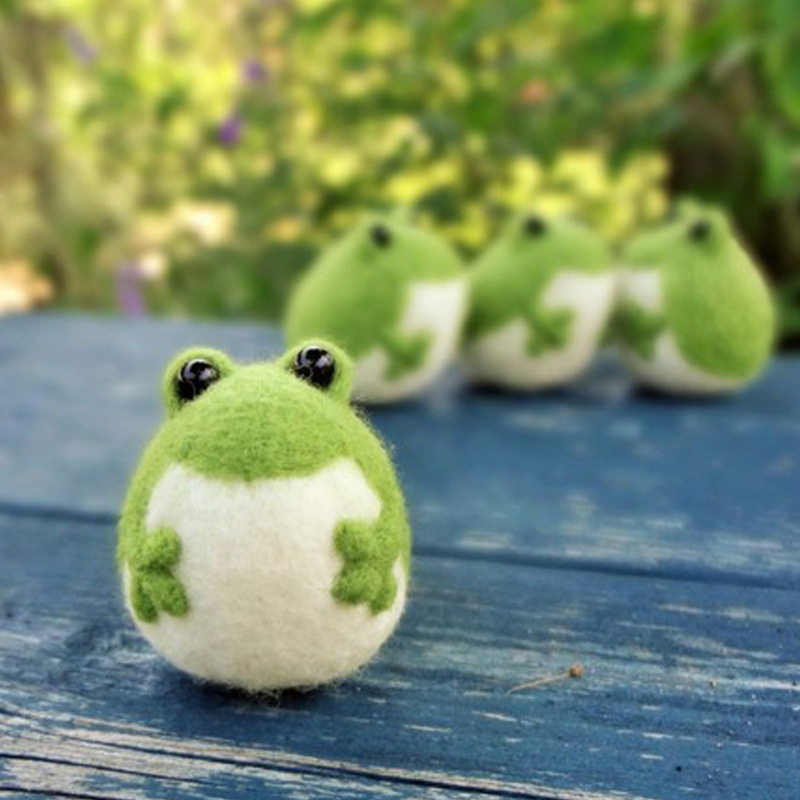 12pcs Jumping Frog Toy Bouncing Frog Plastic Frog Toys Mini Frog Figurines  Figure Reptile Animals Figures Models for Kids