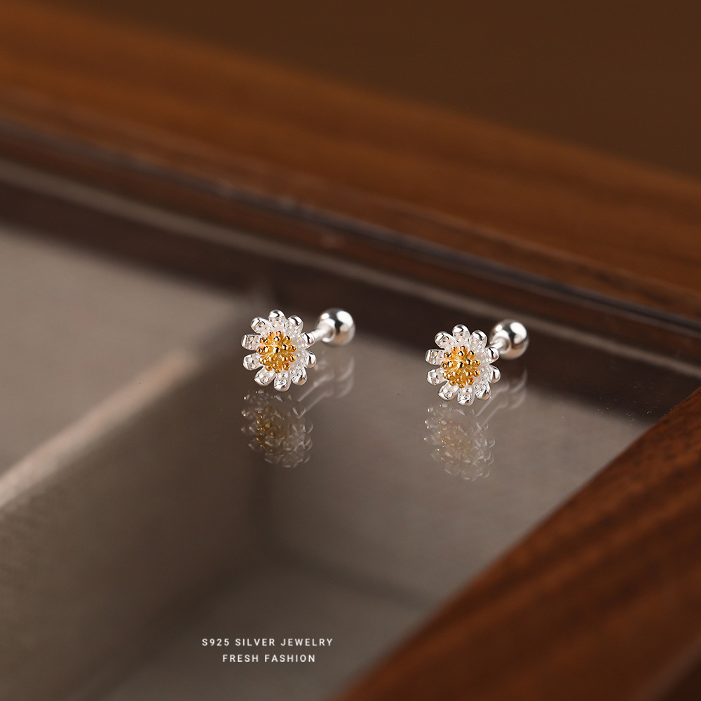TEMU A Pair Of Fresh And Sweet S925 Silvery Small Daisy Flower Screw Ear Studs That Worn While Sleeping Without Removing