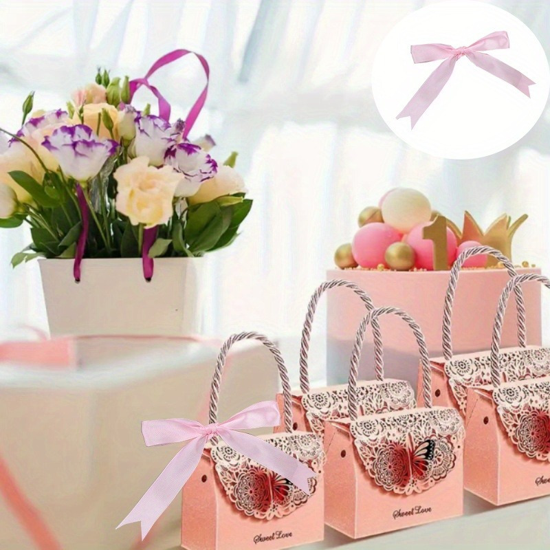 boîte carton rose avec paillettes décoratives pour une fête d'anniversaire