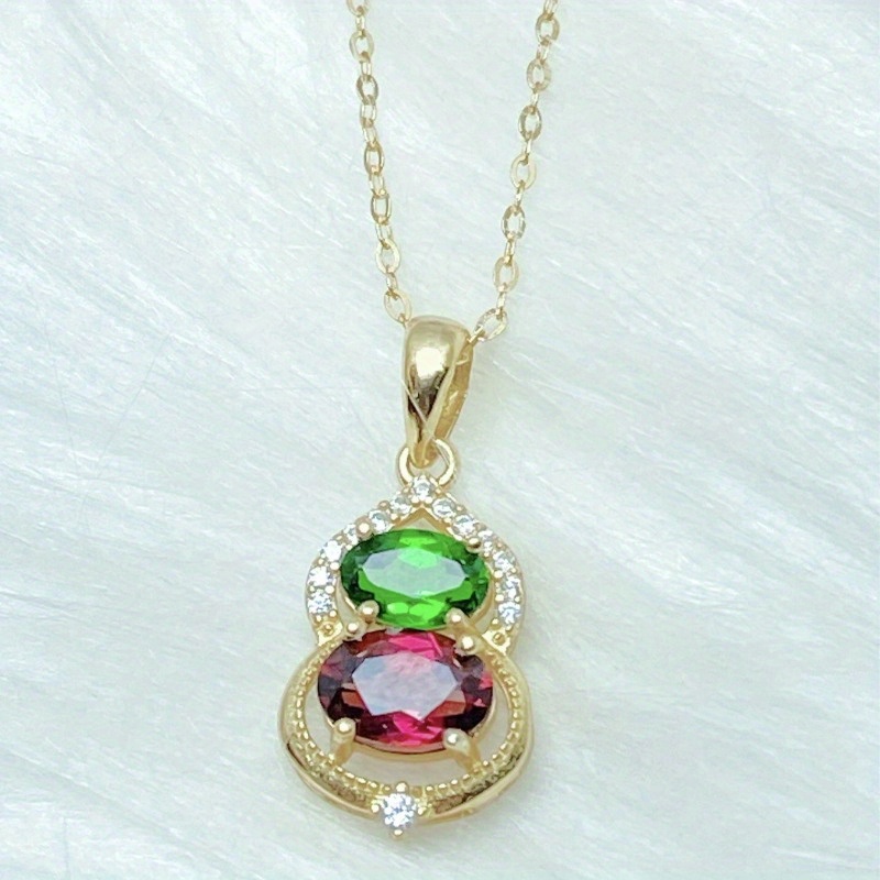 Green deals garnet necklace