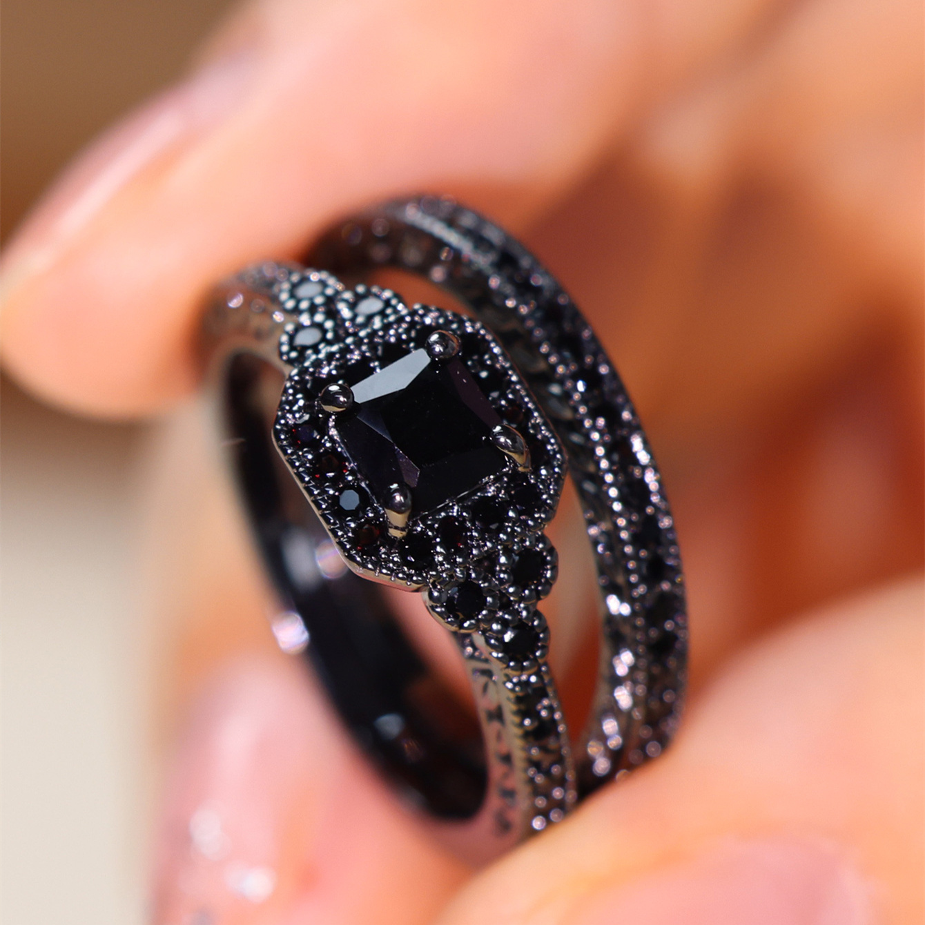 

A Pair Of Black Color Stack Ring Inlaid Zirconia Exquisite Copper Band Ring Jewelry Set