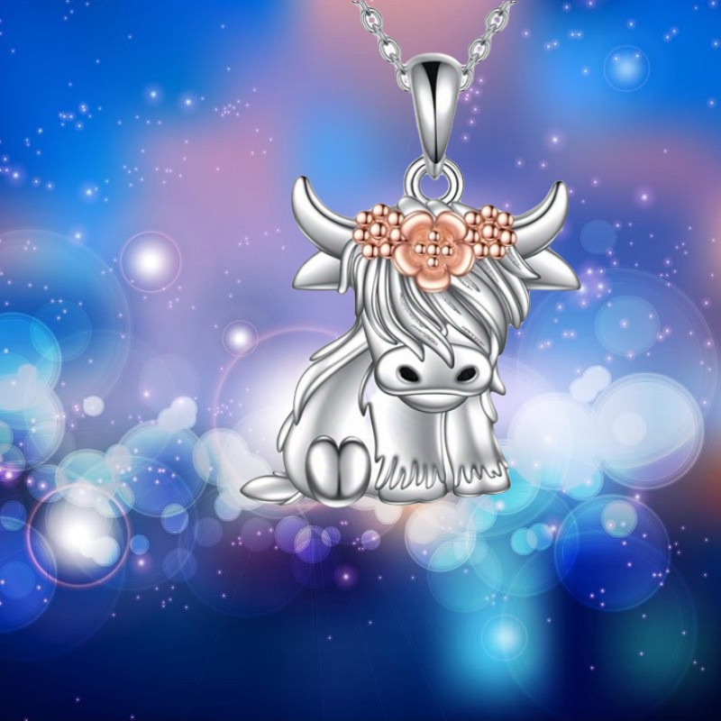 Elegant Highland Cow Pendant Necklace, Charming Cartoon Design
