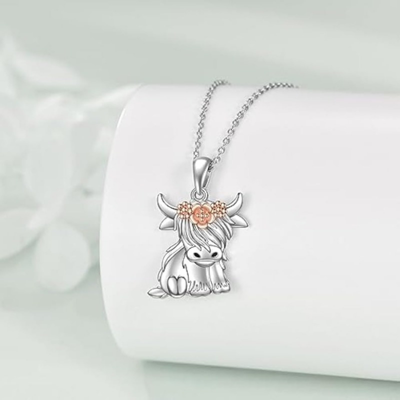 Elegant Highland Cow Pendant Necklace, Charming Cartoon Design