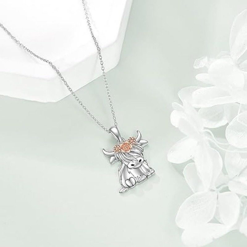 Elegant Highland Cow Pendant Necklace, Charming Cartoon Design