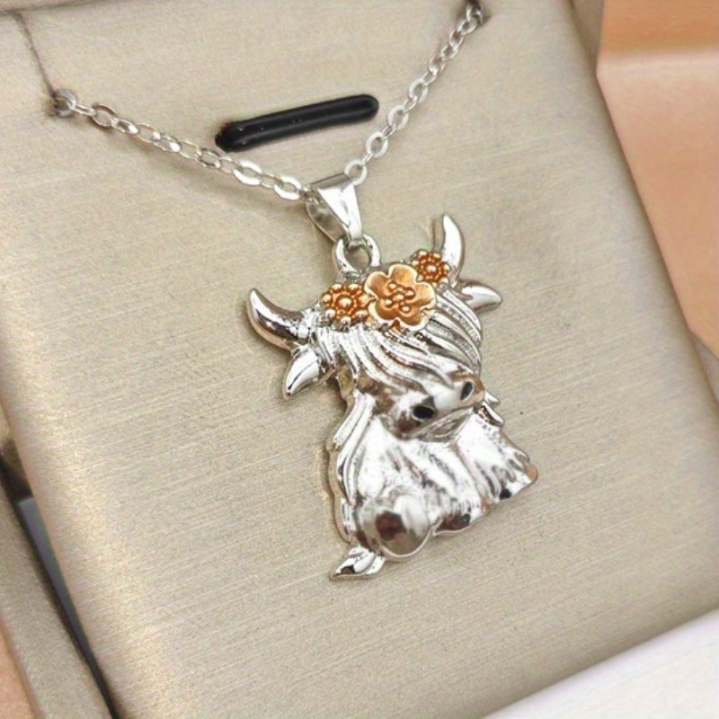 Elegant Highland Cow Pendant Necklace, Charming Cartoon Design