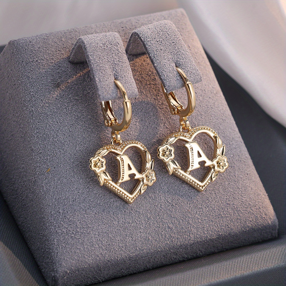 

1 Pair Golden Color 26 English Letter Heart Shaped Hoop Earrings Rose Flower Decor Earrings Jewelry Wedding Banquet Jewelry Valentine's Day Gift