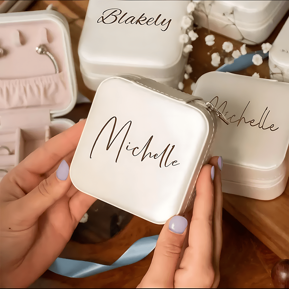 

1pc Customized Simply Style Jewelry Box With Name, Valentine's Day Gift, Leather Jewelry Case, Travel Storage Box, Personalized Gift Box For Mother, Gift For Bridesmaid