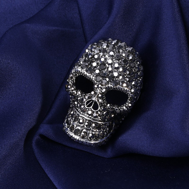 

Creative Fashion Punk Style Skull Brooch Pin For Men, Shining Badges, Clothes Bag Accessories