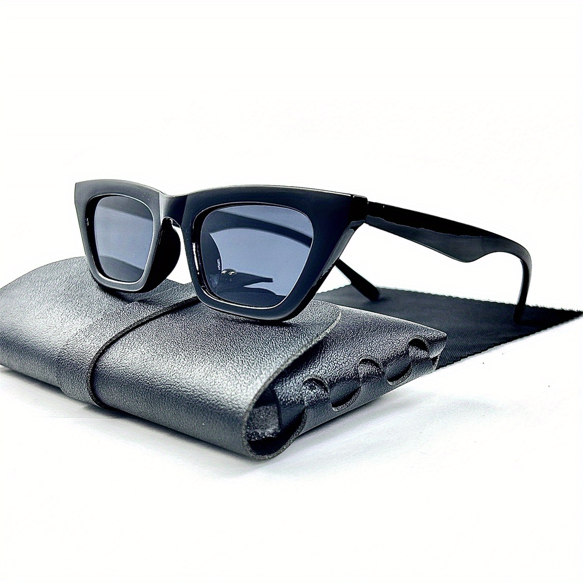 Trendy Cool Punk Hip Hop Square Sunglasses With Wide Temples For