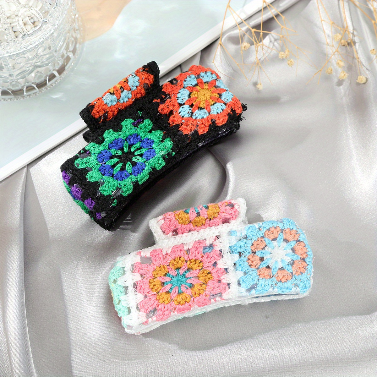 

Elegant Bohemian Style Large Crochet Hair Claw Clip - Vibrant Floral Pattern, Fashionable Shark Clip Accessory For Women, Shark Hair Clip