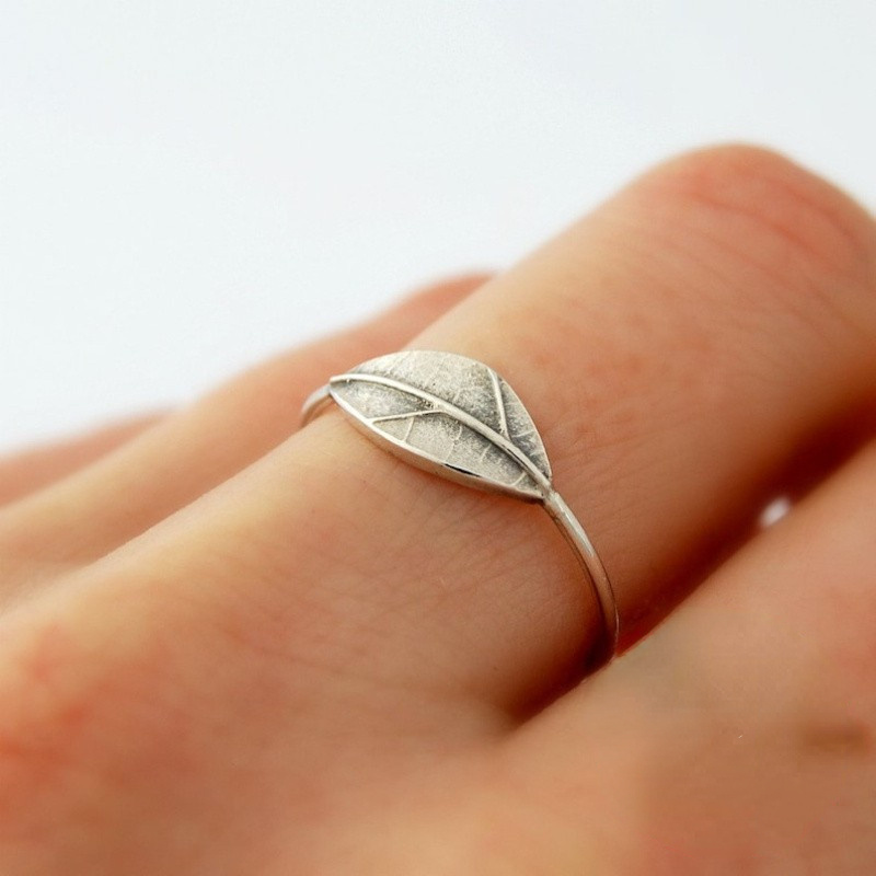 Retro Texture Leaf Plant Carved Print Women's Ring