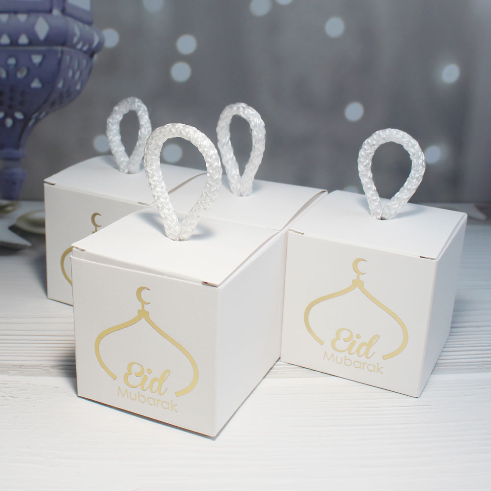 Gift For Her/him Elegant Small For Treat Box Featuring A Golden , Ideal For Eid Gifts With A Handy Handle
