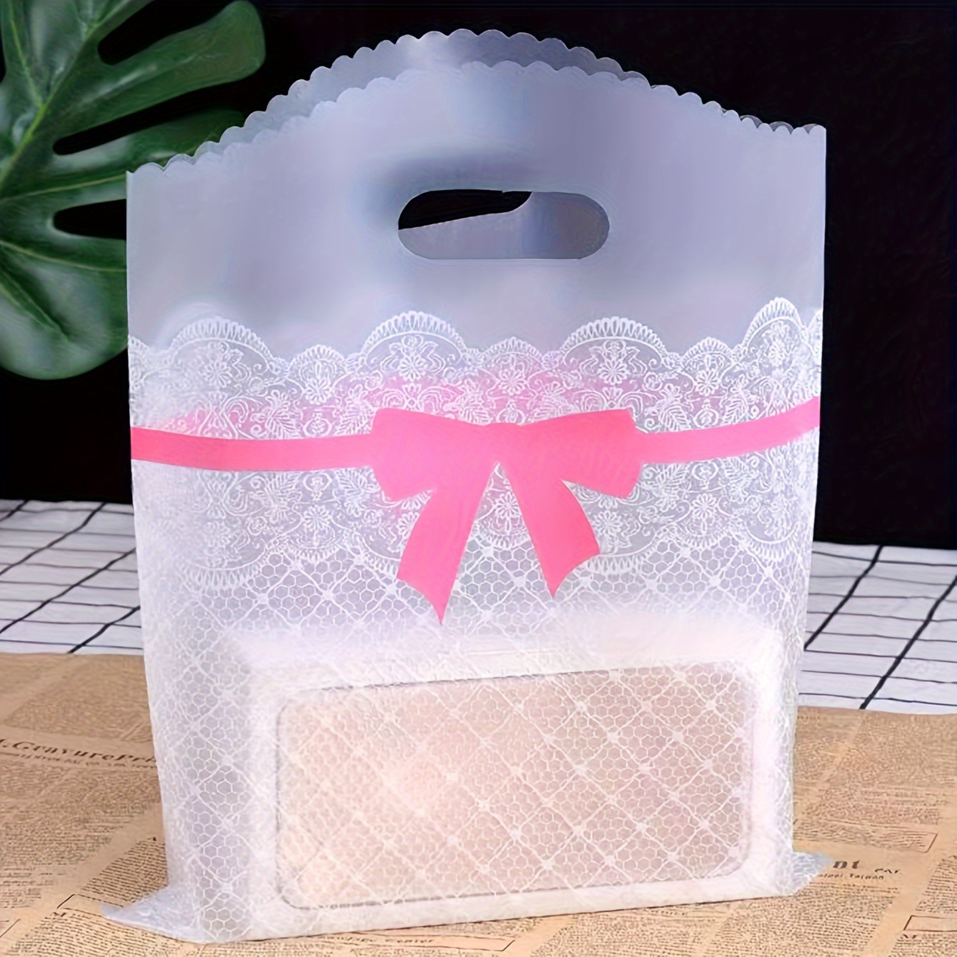 

50pcs, Fresh & Cute Transparent Gift Bags, Lace Bow Pattern Tote Bags, Cosmetic Eyeglasses Bags, Jewelry Bags, Souvenirs, Shopping Bags, Party Supplies