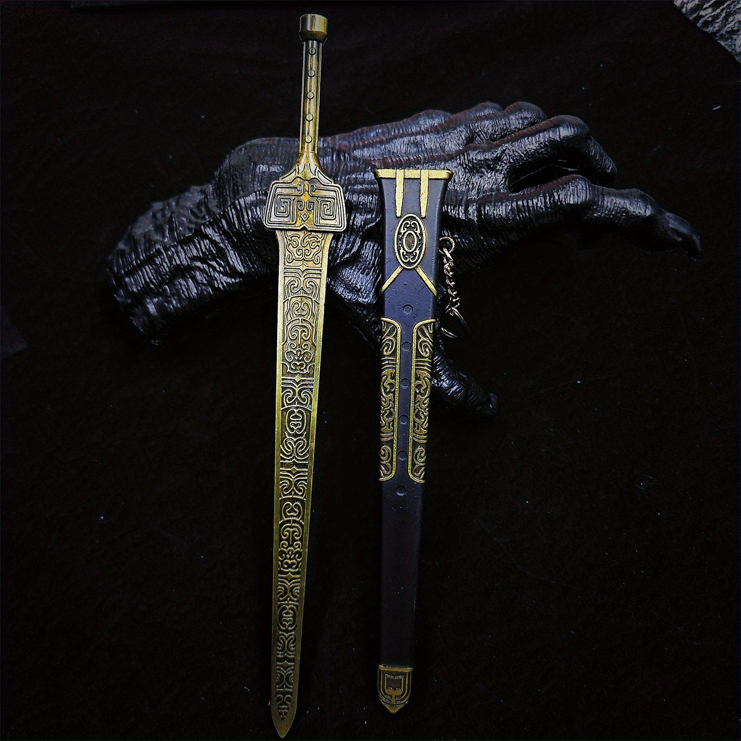 Mini Anime Game Sword Model For Jin Yiwei, Gifts For Men,Alloy Toy  Keychain,Cosplay Accessories,Pendant,Ornaments : : Clothing, Shoes  & Accessories