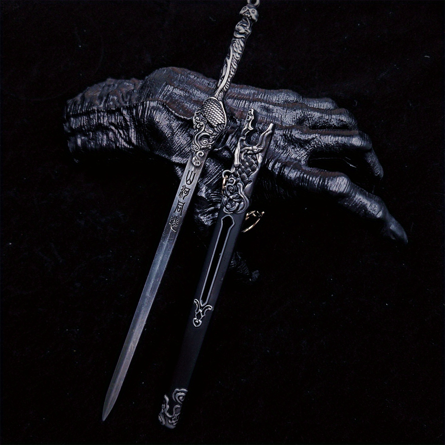 Mini Anime Game Sword Model For Jin Yiwei, Gifts For Men,Alloy Toy  Keychain,Cosplay Accessories,Pendant,Ornaments : : Clothing, Shoes  & Accessories