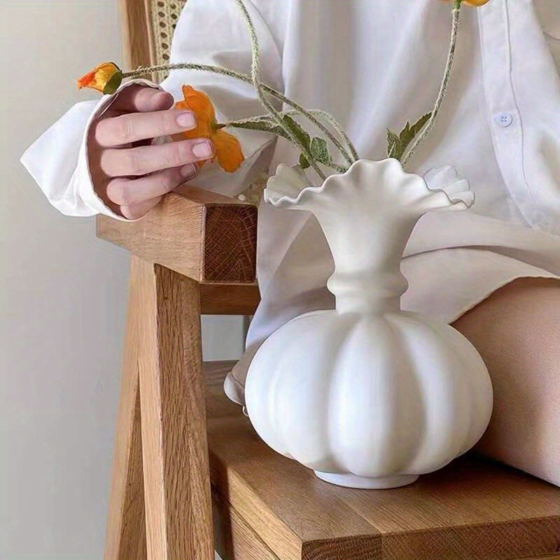 

1pc Nordic Lotus Edge Pumpkin Ceramic Vase, Small And Popular Home Flower Arrangement Decoration, Spring Summer Home Table Decor