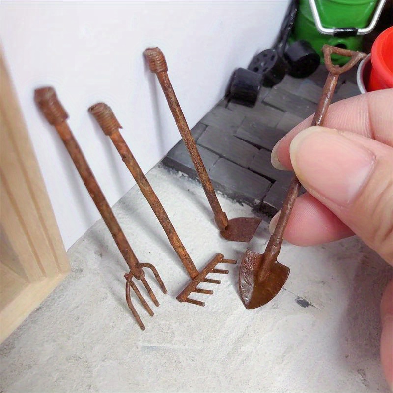 

4pcs/set Miniature Garden Tools Ornaments Rusty Metal Crafts Gardening Rusted Tool Set Garden Accessories