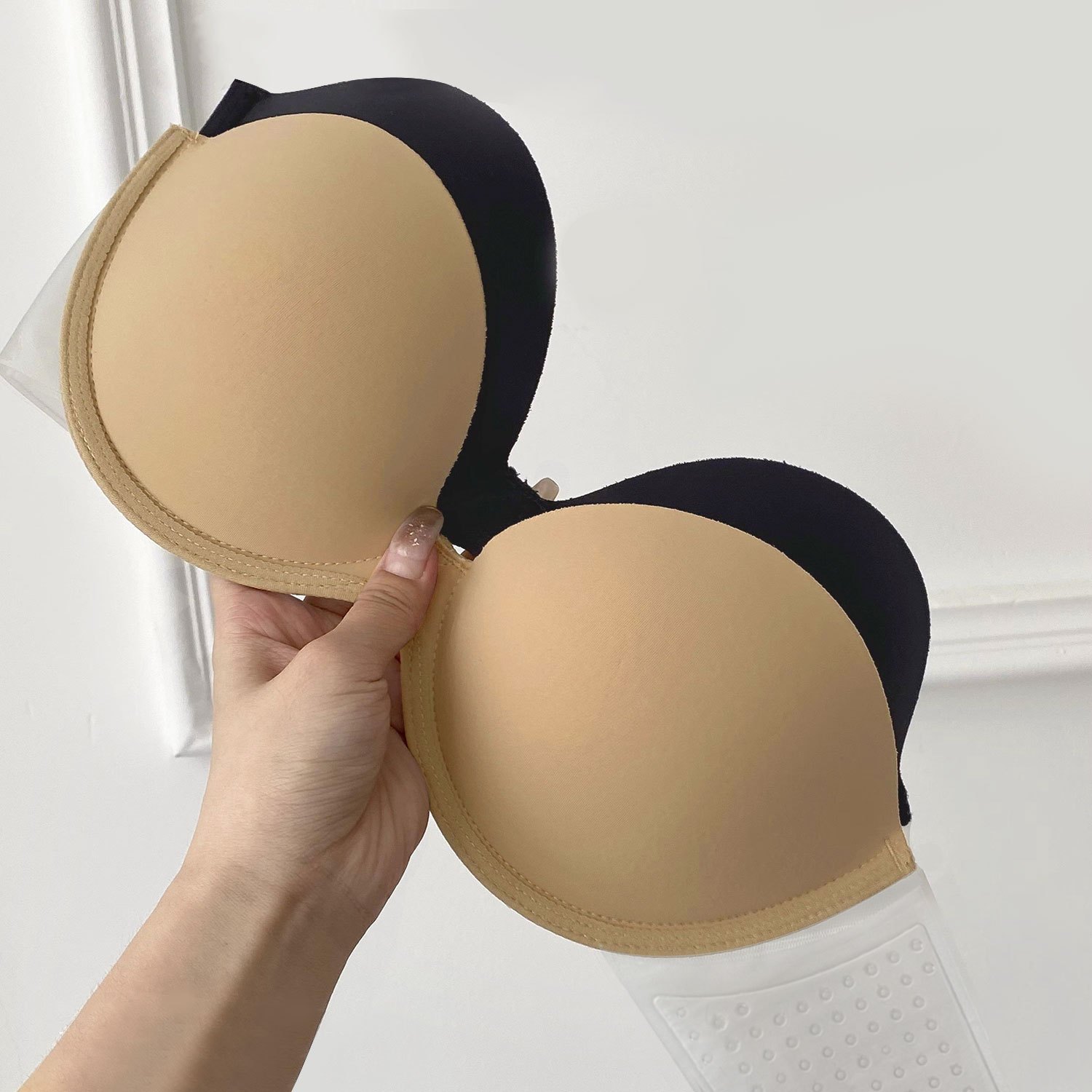 Sticky Bra, Strapless Backless Bra Invisible Push Up Reusable Adhesive Bra  for Women (A Cup to D Cup)