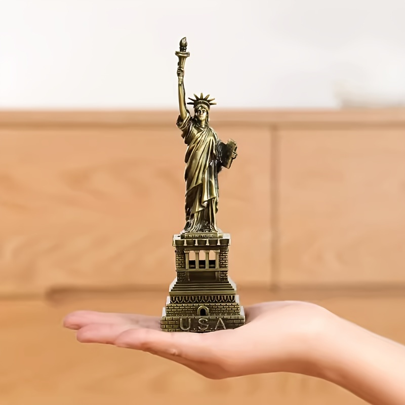 

1pc, Alloy Steel Statue Of Model, Metal Americana Souvenir, Home & Office Shelf Decor, Patriotic Tabletop Display, Ideal For Christmas & New Year Gifts