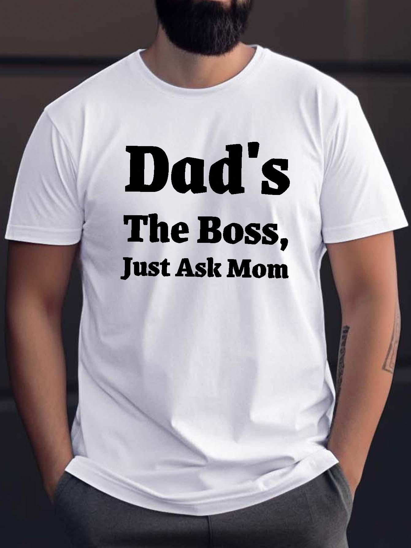 Dad's The Boss&*; *'s Casual T-Shirt Wrinkle-Resistant Polyester, Round  Neck, Short Sleeve, Black with White Text, Summer Essential for Fathers, Fat