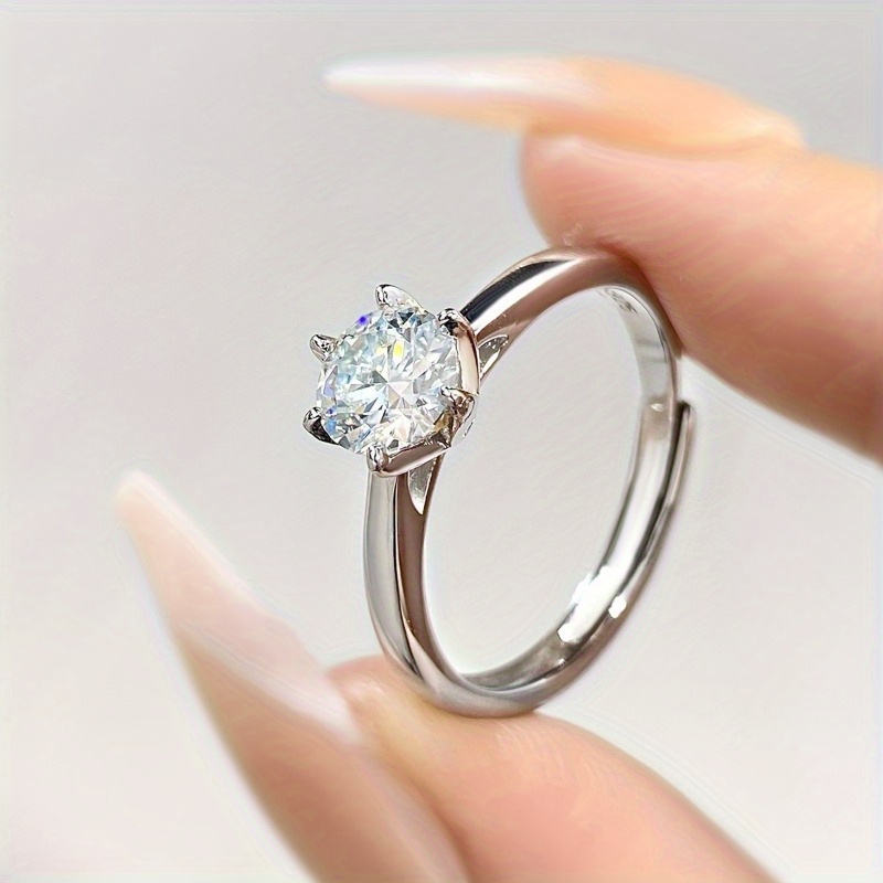 

Bague Solitaire Élégante en Argent Sterling 925 avec Moissanite, Anneau de Fiançailles/Mariage Ajustable, Cadeau de Haute Qualité pour Elle - Disponible en 0.5ct, 1ct, 2ct, 3.1/3.5/3.8 G, Chic