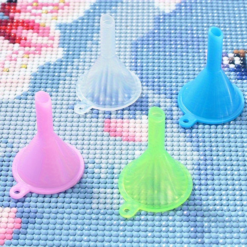 

4pcs Mini Plastic Funnel, Rhinestone Funnel, Rhinestone Separator Diy Diamond Art Painting Tool, Bead Storage & Dispensing Tool, Random Color