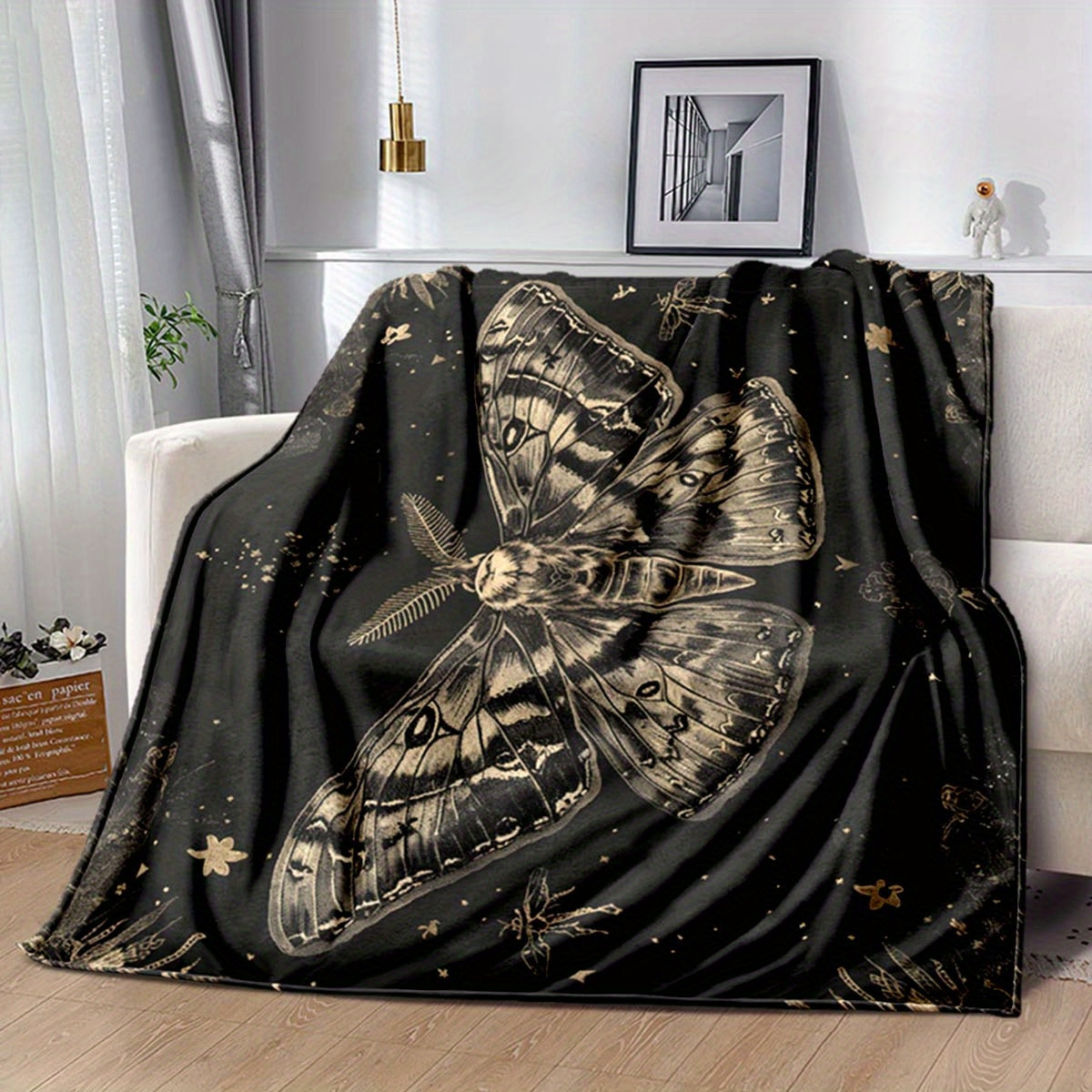 

1pc Throw Blanket, Moon Moth Printed Blanket, Warm Cozy Soft Blanket For Couch Bed Sofa Car Office Camping Travelling, Nap Blanket Suitable For All Seasons