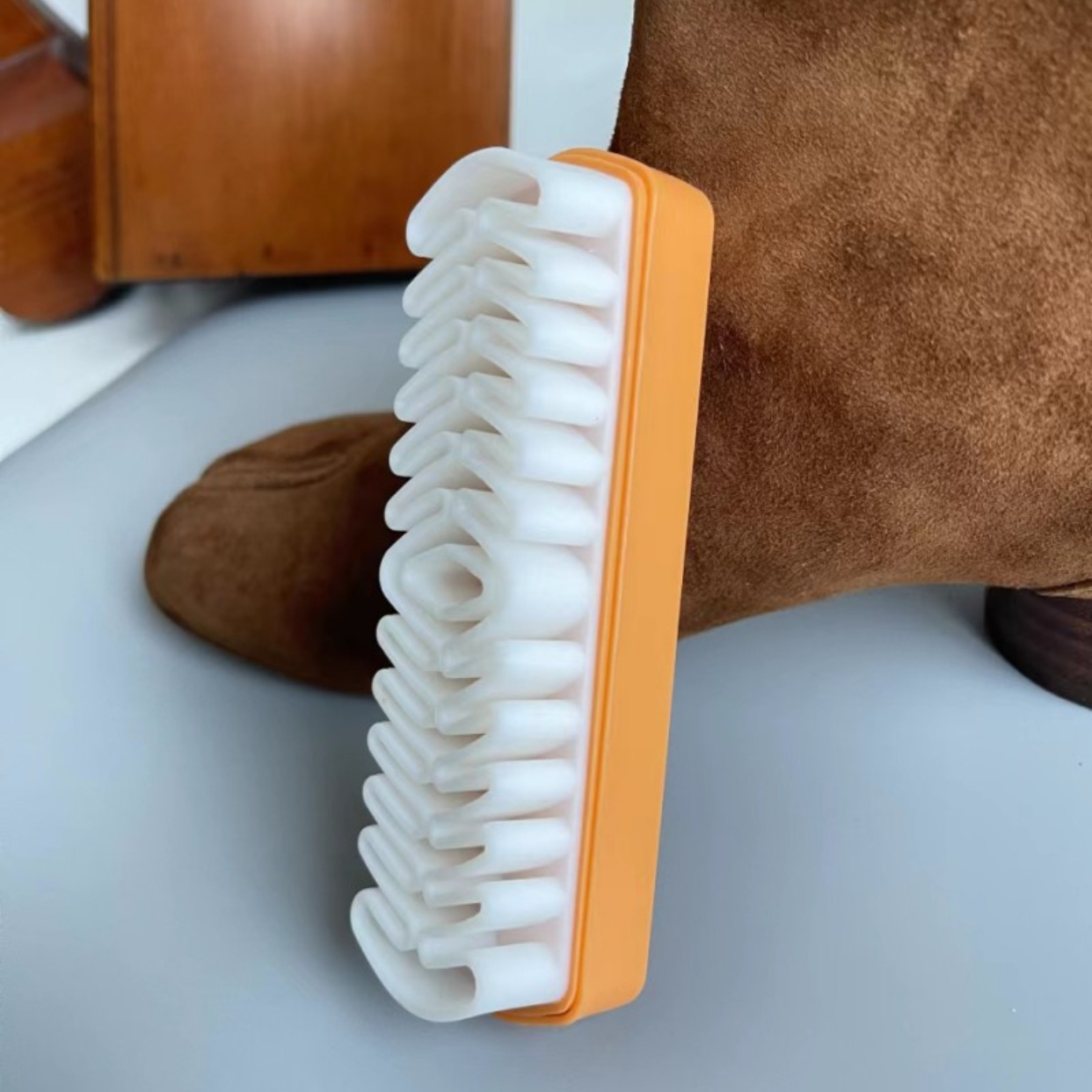 Image of 1pc White Rubber Crepe Shoe Brush For Suede & Nubuck, Leather Scrubber Cleaning Tool For Boots, Bags, Effective Household Cleaning Brush
