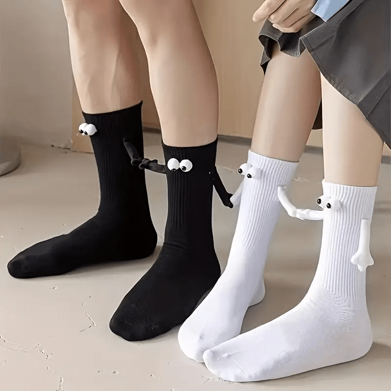 

2 Pairs Unisex Magnetic Couple Holding Hands Socks, Warm Comfortable, Breathable Stylish Floor Socks, Black & White