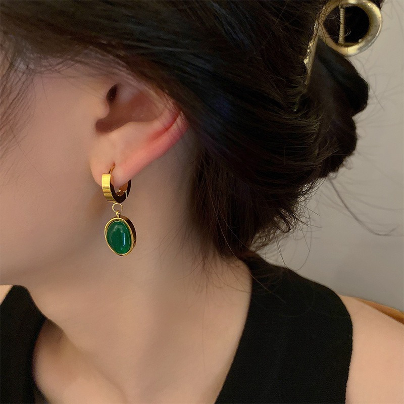 

1pair Of Women's Golden Titanium Steel Emerald Earrings