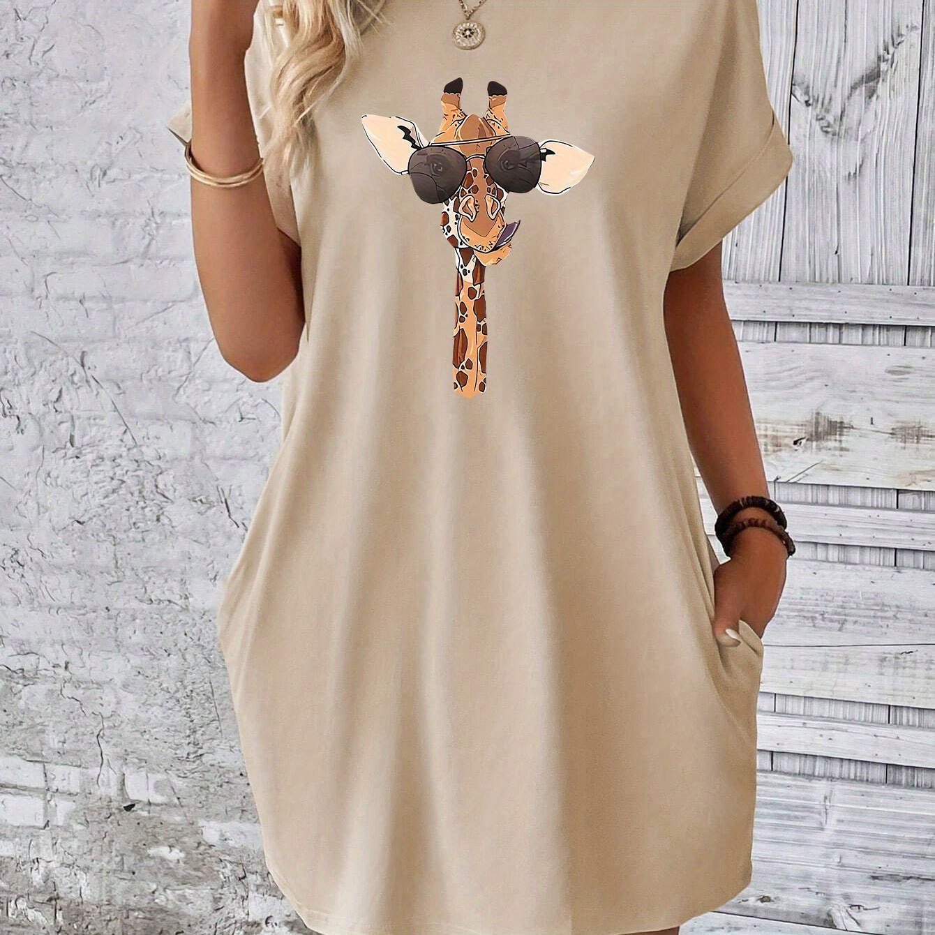 

Giraffe Print Tee Dress, Short Sleeve Crew Neck Casual Dress For Summer & Spring, Women's Clothing